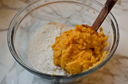 Mì xào chả tôm mềm xốp, thơm béo