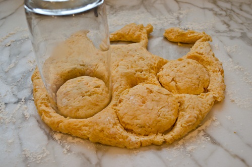 Mì xào chả tôm mềm xốp, thơm béo