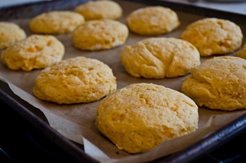 Mì xào chả tôm mềm xốp, thơm béo