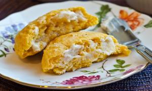 Mì xào chả tôm mềm xốp, thơm béo