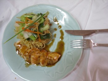 Mì xào gà sốt dầu hào