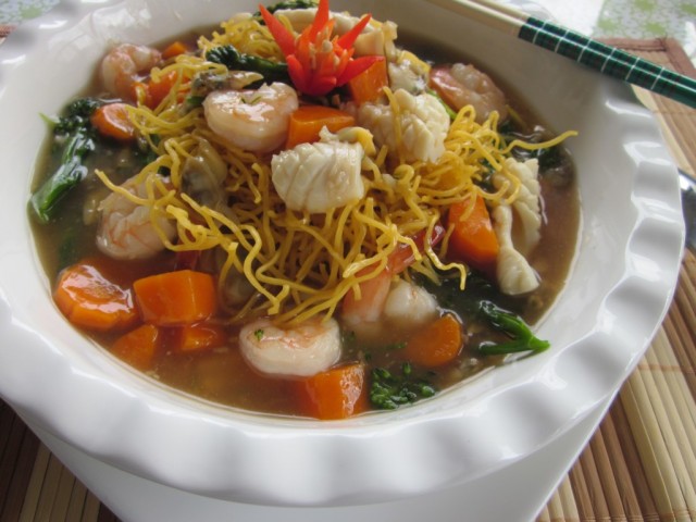 Mì xào giòn đồ biển