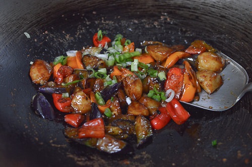 Mì xào giòn thơm nức mũi, ăn đã miệng đổi gió ngày đầu tuần