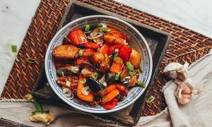 Mì xào giòn thơm nức mũi, ăn đã miệng đổi gió ngày đầu tuần