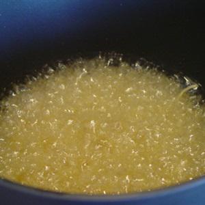 Cách làm mì xào giòn tôm rau