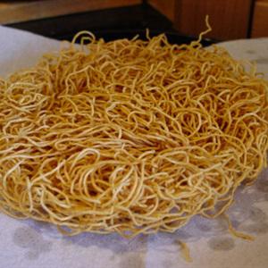 Cách làm mì xào giòn tôm rau