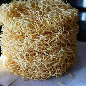 Cách làm mì xào giòn tôm rau