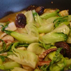 Cách làm mì xào giòn tôm rau