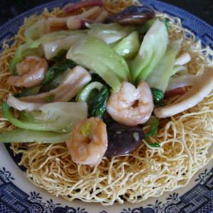 Cách làm mì xào giòn tôm rau