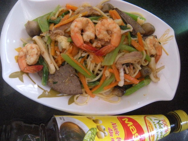 Mì xào hải sản