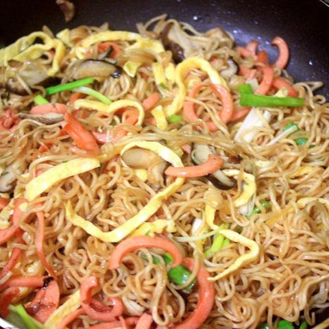 Cách làm mì xào nấm hương