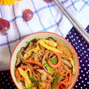 Cách làm mì xào nấm hương