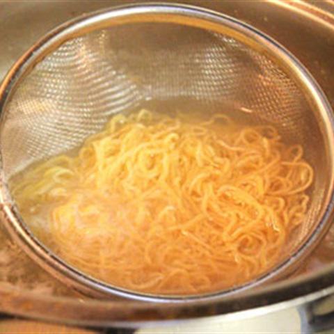 Cách làm mì xào nước tương