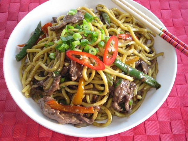 Mì xào thịt bò đơn giản mà ngon