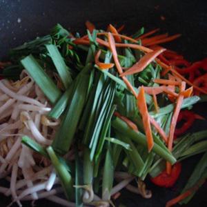 Cách làm mì xào tôm thịt