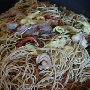 Cách làm mì xào tôm thịt