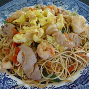 Cách làm mì xào tôm thịt