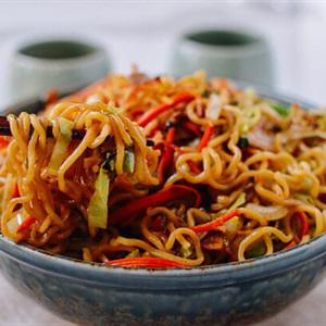 Cách làm mì xào với rau củ