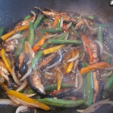 Cách làm mì xào với thịt bò