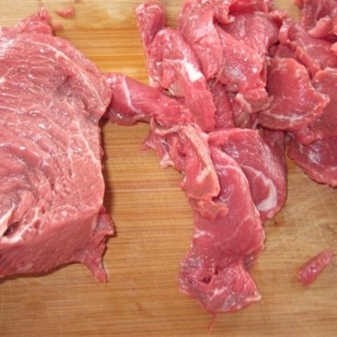 Cách làm mì xào với thịt bò