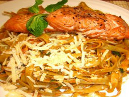 Mì Ý cá hồi ngon cho bé