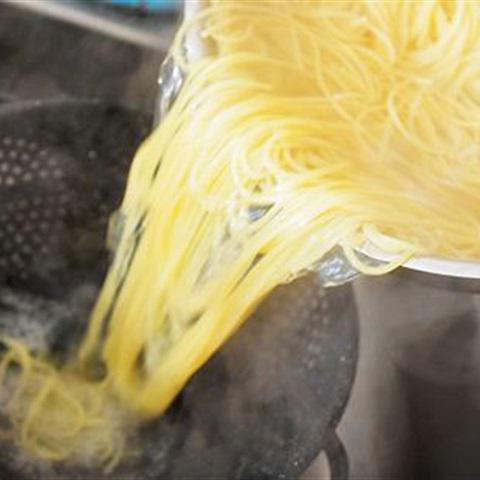 Cách làm mì ý nghêu sa tế