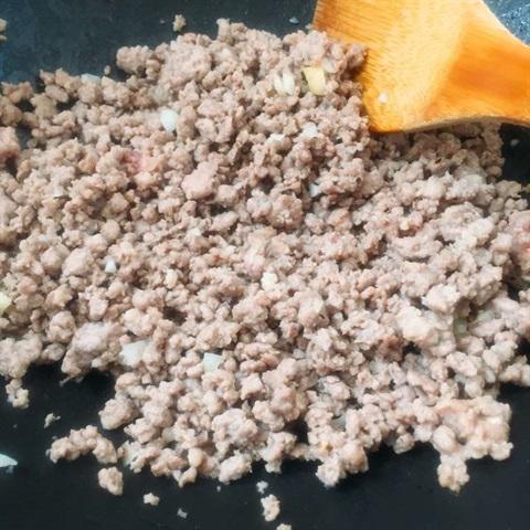 Cách làm mì Ý rau củ thịt băm