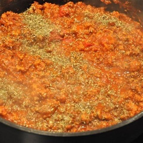 Cách làm mì Ý sốt cà chua với thịt bò