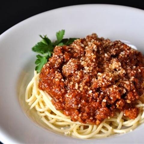 Cách làm mì Ý sốt cà chua với thịt bò