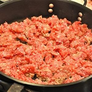 Cách làm mì Ý sốt cà chua với thịt bò