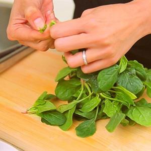 Cách làm mì Ý sốt cải bó xôi