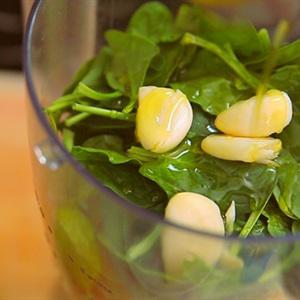 Cách làm mì Ý sốt cải bó xôi