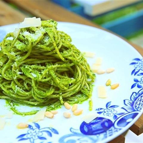 Cách làm mì Ý sốt cải bó xôi