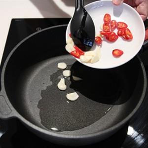 Cách làm mì Ý sốt nghêu lụa