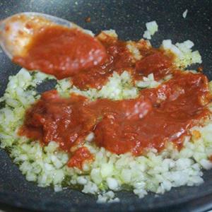 Cách làm mì Ý sốt với hải sản