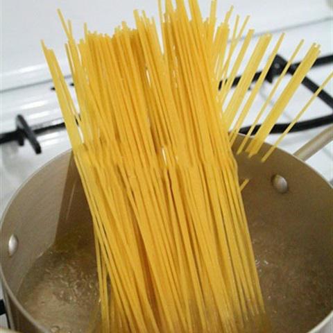 Cách làm mì Ý sốt với hải sản