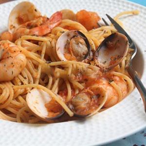 Cách làm mì Ý sốt với hải sản