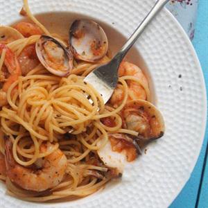 Cách làm mì Ý sốt với hải sản