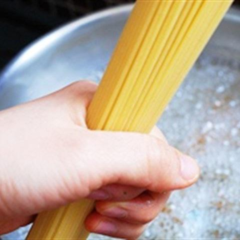 Cách làm mì Ý sốt với kem