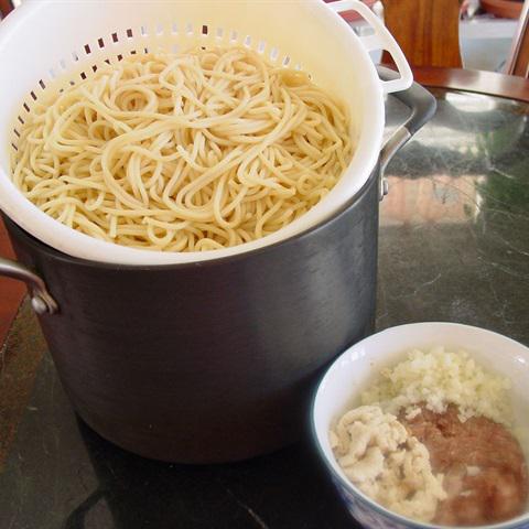 Cách làm mì Ý thịt viên