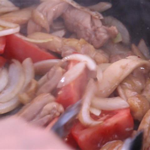 Cách làm mì Ý xào thịt gà