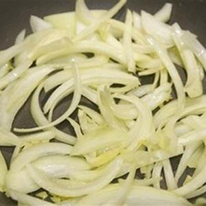 Cách làm mì Ý xào xúc xích