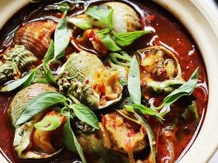 Miến ốc cay kiểu Hoa thơm cay vừa ăn vừa hít hà