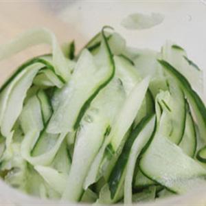 Cách làm miến trộn mực và rau củ