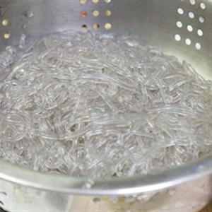 Cách làm miến trộn mực và rau củ