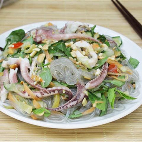 Cách làm miến trộn mực và rau củ