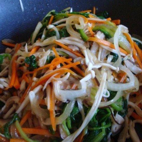 Cách làm miến trộn thập cẩm kiểu Hàn Quốc