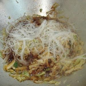 Cách làm miến xào bắp cải