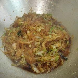 Cách làm miến xào bắp cải
