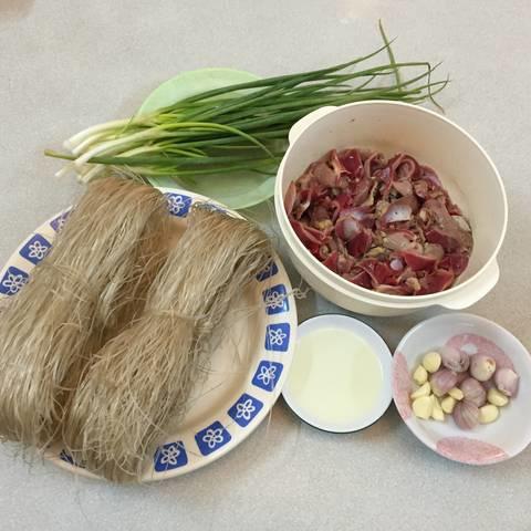 Cách làm miến xào lòng gà